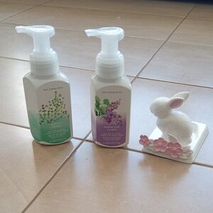 Bath & Body Works Gentle & Clean Foaming Hand Soaps And Soap Holder